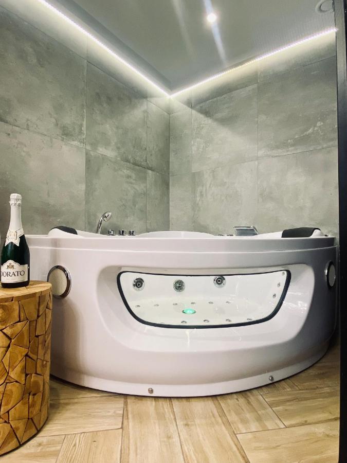 Apartment Premium Jacuzzi For Couples, Old Town Cracovia Esterno foto