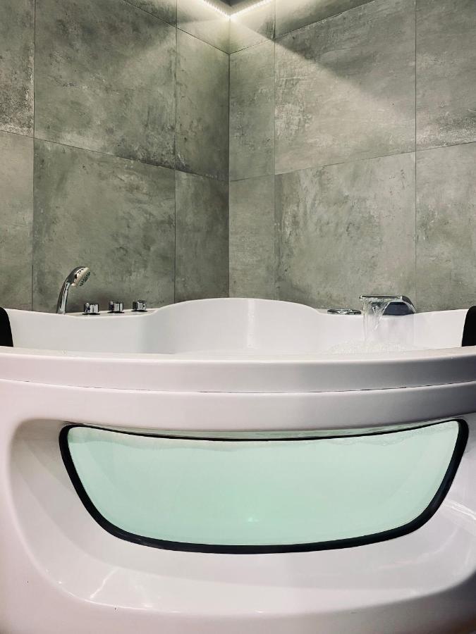 Apartment Premium Jacuzzi For Couples, Old Town Cracovia Esterno foto