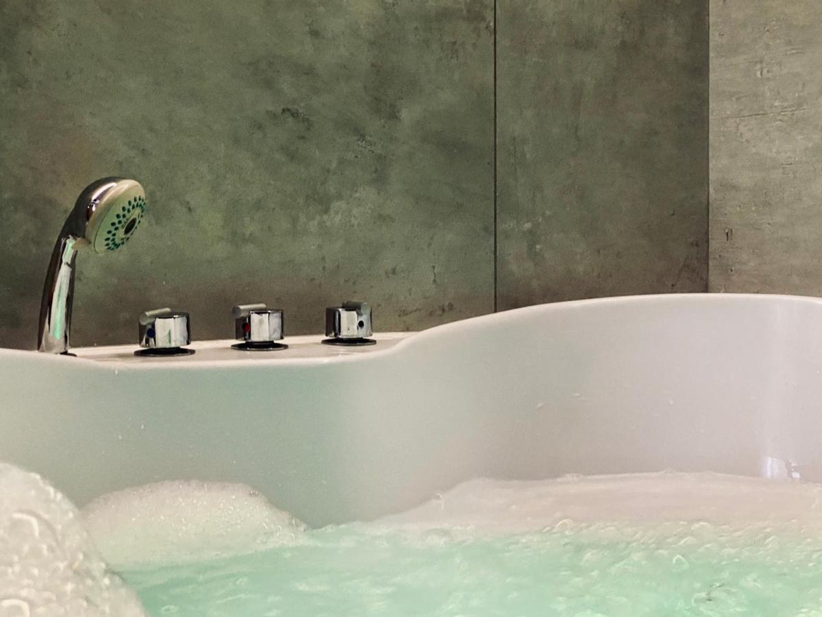 Apartment Premium Jacuzzi For Couples, Old Town Cracovia Esterno foto
