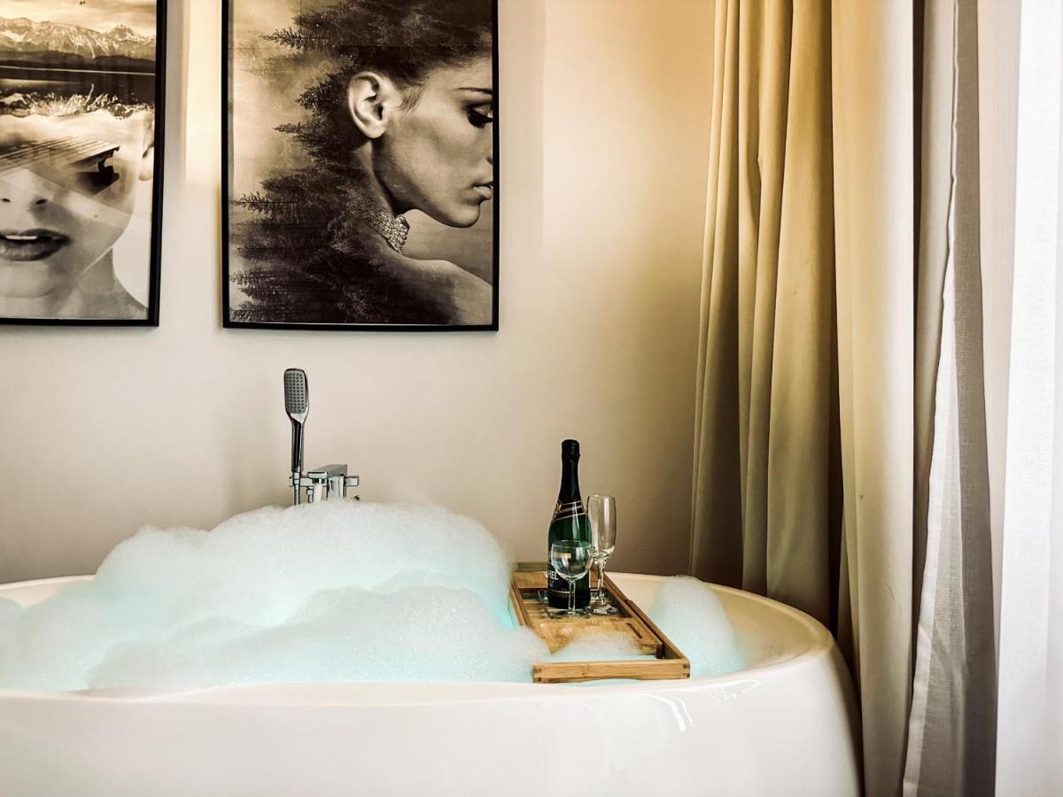 Apartment Premium Jacuzzi For Couples, Old Town Cracovia Esterno foto