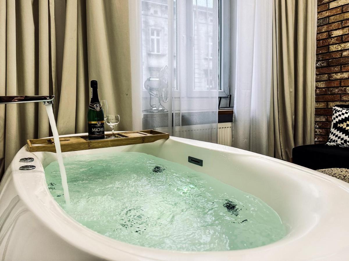 Apartment Premium Jacuzzi For Couples, Old Town Cracovia Esterno foto